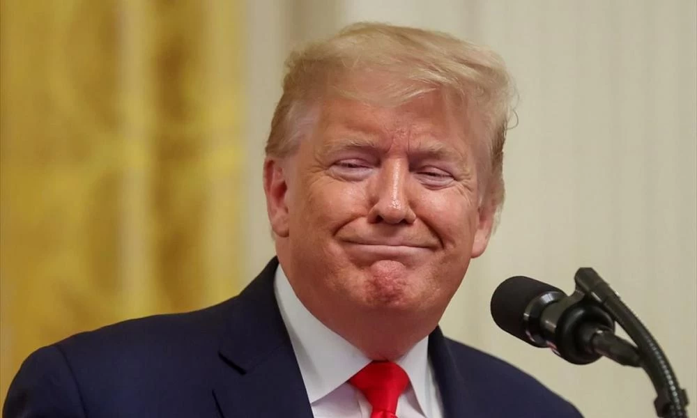 Facebook: Eν αναμονή της απόφασης για το "μπλοκάρισμα" Τραμπ